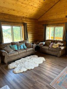 Gallery image of McDonald Cabin #2 next to YNP in Sphinx