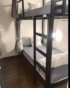 a couple of bunk beds in a room at Bangkok Sanookdee Hostel in Bangkok