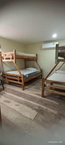 - une chambre avec 2 lits superposés dans l'établissement hoel joss, à Moñitos