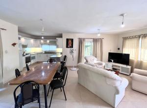 a living room with a couch and a table at Hermosa y amplia casa con pileta in San Antonio de Arredondo