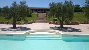 The swimming pool at or close to Relais Masseria Serritella