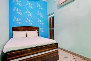 Ein Bett oder Betten in einem Zimmer der Unterkunft OYO Hotel The Paradise Inn