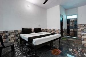 a bed in a room with a brick wall at OYO Jatin Hotel And Restaurant in Rewāri