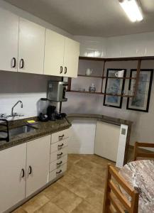 a kitchen with white cabinets and a counter top at Copacabana, confortável apto de 2 quartos, quadra da praia in Rio de Janeiro