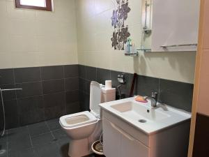 Salle de bains dans l'établissement REST HOUS