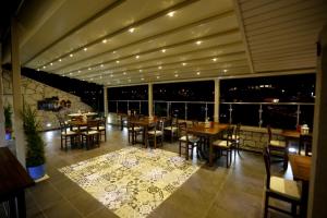 Een restaurant of ander eetgelegenheid bij Lodos Butik Hotel