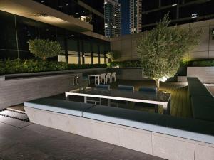 een lobby van een gebouw met een tafel en stoelen bij Address Residences Opera District Downtown Dubai Burj Khalifa in Dubai