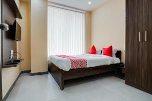 Cama o camas de una habitación en Flagship Alekhya Residency Cafe Bahar