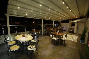 Een restaurant of ander eetgelegenheid bij Lodos Butik Hotel