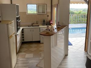 Kuchyň nebo kuchyňský kout v ubytování Appartement T2 B - vue campagne