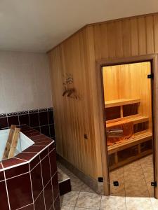 Φωτογραφία από το άλμπουμ του Luxurious En-suit room with Sauna σε Pyussi