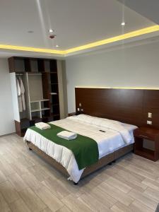 Cama ou camas em um quarto em EL ALAMO, EJECUTIVO Y SPA