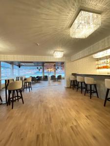 Um restaurante ou outro lugar para comer em EL ALAMO, EJECUTIVO Y SPA