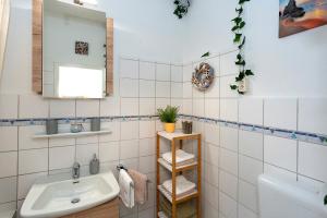 Ένα μπάνιο στο NEU! Ferienwohnung Zur Linde