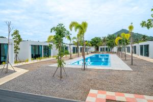 Piscina di Pran Riverside o nelle vicinanze