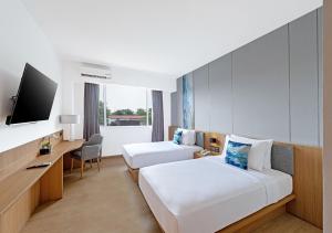 Cama o camas de una habitación en Oakwood Hotel & Apartments Taman Mini Jakarta