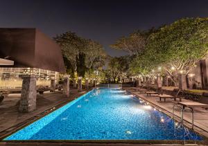 Piscina en o cerca de Oakwood Hotel & Apartments Taman Mini Jakarta