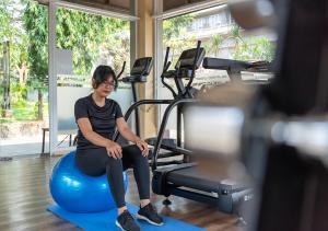 Gimnasio o instalaciones de fitness de Oakwood Hotel & Apartments Taman Mini Jakarta
