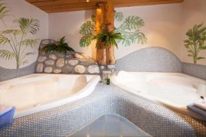 Koupelna v ubytování Hotel-Gasthof Nutzkaser