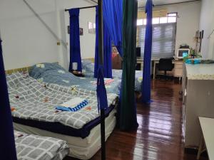 Sip N' Camp客房内的一张或多张床位