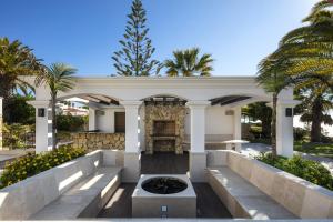 a fountain in front of a building with palm trees at Casa Ceu Branco in Carvoeiro