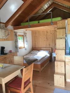 Postel nebo postele na pokoji v ubytování Tiny Home am Bach