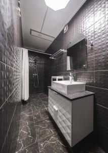 A bathroom at Islandijos Apartments