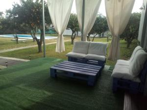 a living room with a couch and a coffee table at Finca Azahar Chipiona in Chipiona