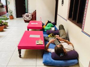 Ruang duduk di Hotel tulsi palace
