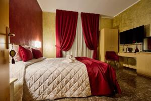 Postel nebo postele na pokoji v ubytování HOTEL PARADISO
