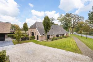 an aerial view of a house at Het Koetshuis in Ruurlo