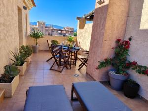 A balcony or terrace at Attic apartment in Vera Beach with wifi and air-conditioning
