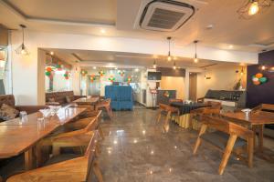 Een restaurant of ander eetgelegenheid bij Hotel Ashoka Imperial