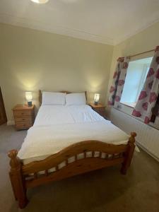 Imagen de la galería de 3 bedroom farmhouse in the Lahinch area., en Droíchead an Chláir 13 fotos más