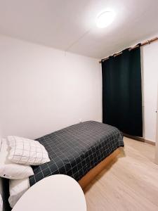 a bedroom with a bed and a black curtain at Mediterraneo Euroviajeros Room in Pineda de Mar