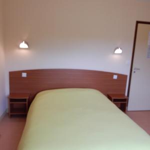 Ein Bett oder Betten in einem Zimmer der Unterkunft Le Gardy