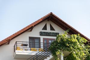 a letter on the side of a building with a balcony at Casa Carina in Jupiter