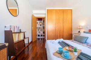 Postel nebo postele na pokoji v ubytování Host Wise - Homely Large Flat - Balcony + 18 fotografií