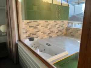 KENT hotel & Restaurant KENT beach的一间浴室