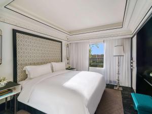 Katil atau katil-katil dalam bilik di Sofitel Marrakech Palais Impérial & Spa