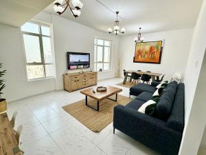 Luxury Apartment 2BD 120m2 Al Majaz PS5, Pool, View Khalid Lac