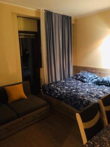 Postel nebo postele na pokoji v ubytování My Sweet Home in Bakuriani + 3 fotografie