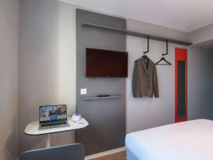 TV a/nebo společenská místnost v ubytování ibis budget Nice Aeroport