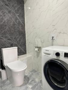 Ванная комната в Altai Apartments