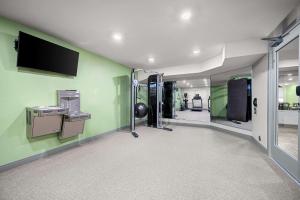 Posilňovňa alebo fitness centrum v ubytovaní WoodSpring Suites Dearborn Detroit