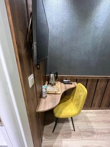 TV a/nebo společenská místnost v ubytování Dolce Vita Suite Hotel