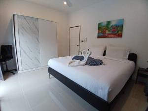 Gallery image of Bayok 11 - 2 Bedroom Villa Near Kathu Waterfall in Ban Huai Luk (1) +25 photos