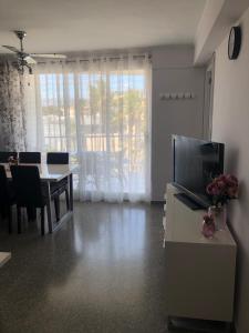 TV a/nebo společenská místnost v ubytování Terraza Albir