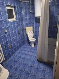 A bathroom at komforna kuca