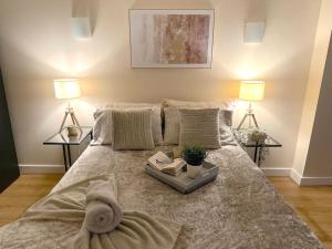 a bedroom with a bed with two lamps at Urban Chic: 2 Bedroom Apartment in City Centre + FREE Parking in Birmingham